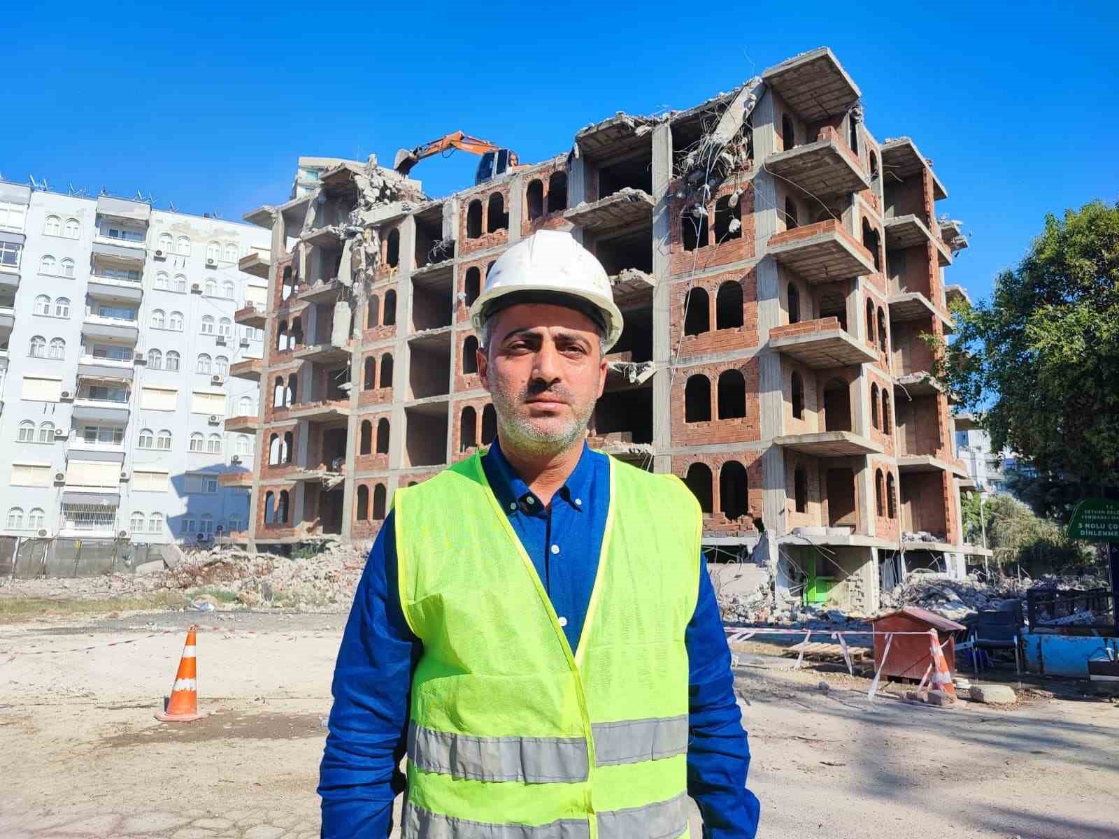 Adana&rsquo;da depremde hasar g&ouml;ren mahkemelik binalarda yıkım başladı
