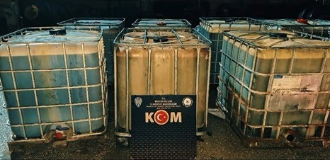 Bilecik’te arama yapılan tırda 5 bin 100 litre kaçak akaryakıt ele geçirildi