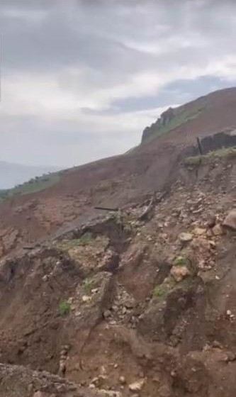 Siirt&rsquo;te toprak kayması k&ouml;yl&uuml;leri tedirgin ediyor
