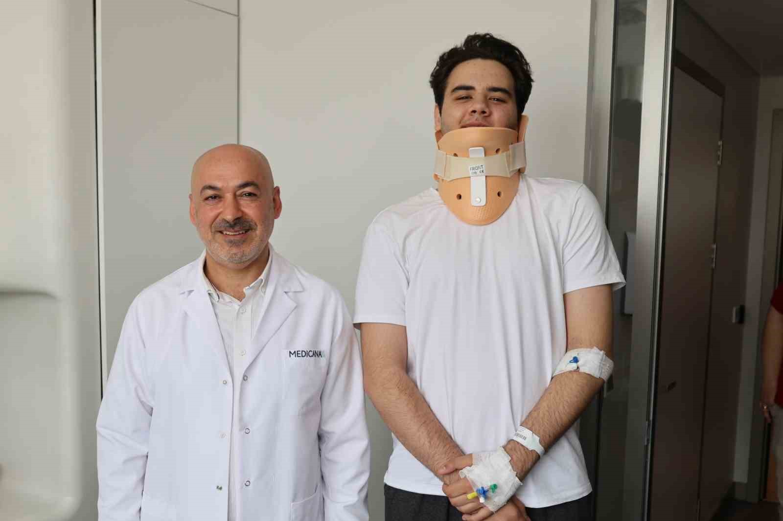 Yeni yaşını doktoruyla birlikte kutladı
