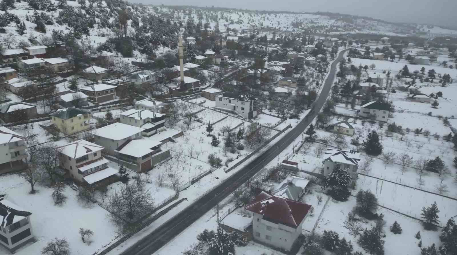 Mersin’de kar güzelliği dronla görüntülendi