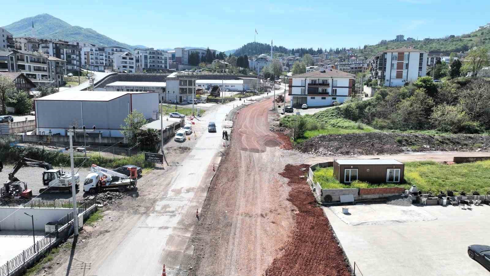 Başiskele&rsquo;de Hoca Ahmet Yesevi Caddesi 2x2 şeritli hale getiriliyor
