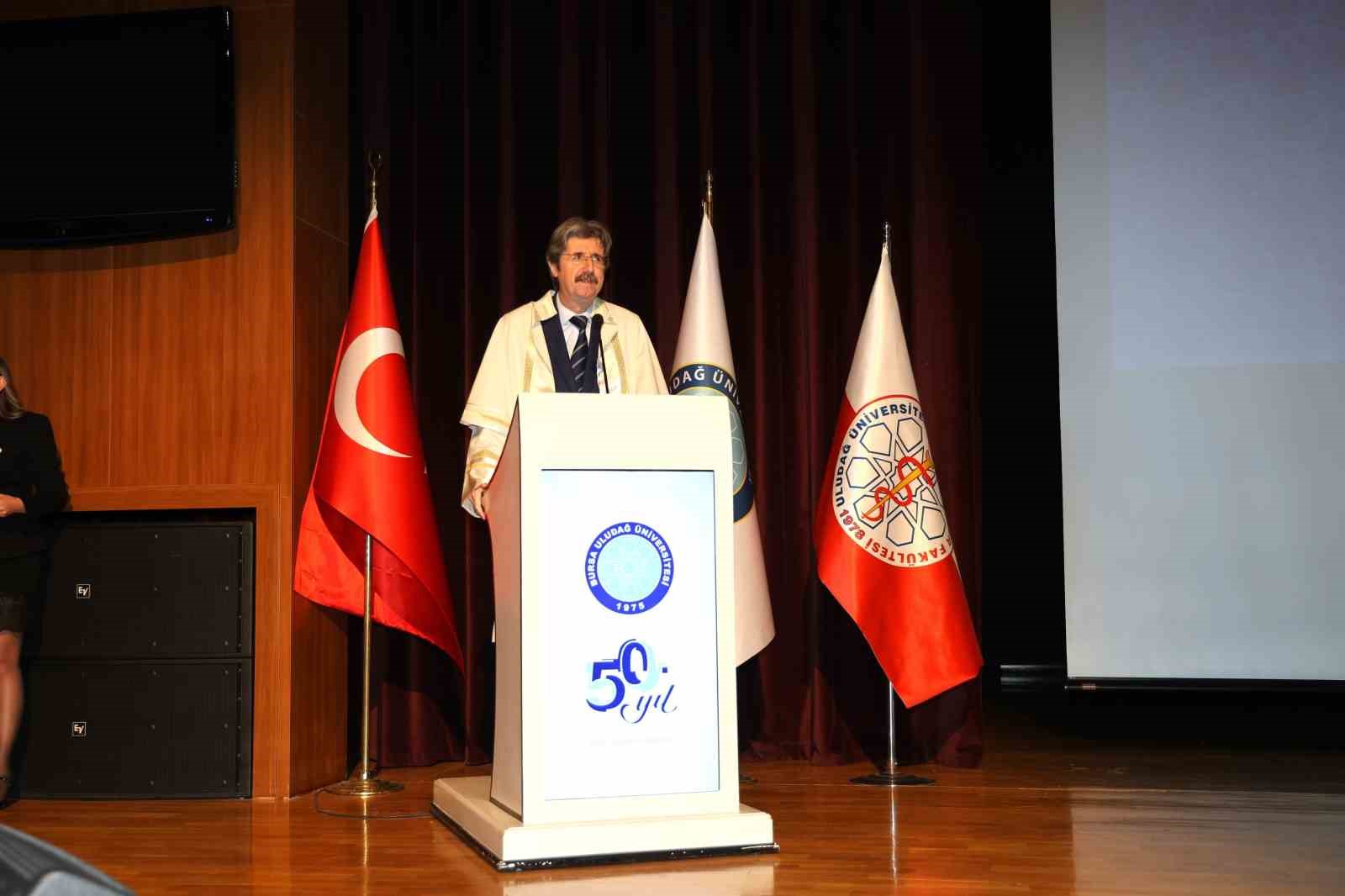 Geleceğin veteriner hekimleri beyaz &ouml;nl&uuml;klerini giydi
