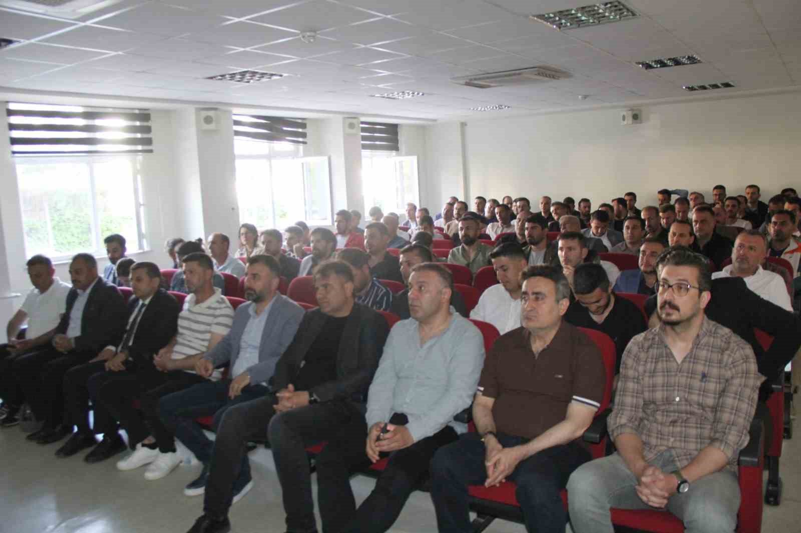 Cizre&rsquo;de ehliyet sınav sorumlularına kritik eğitim
