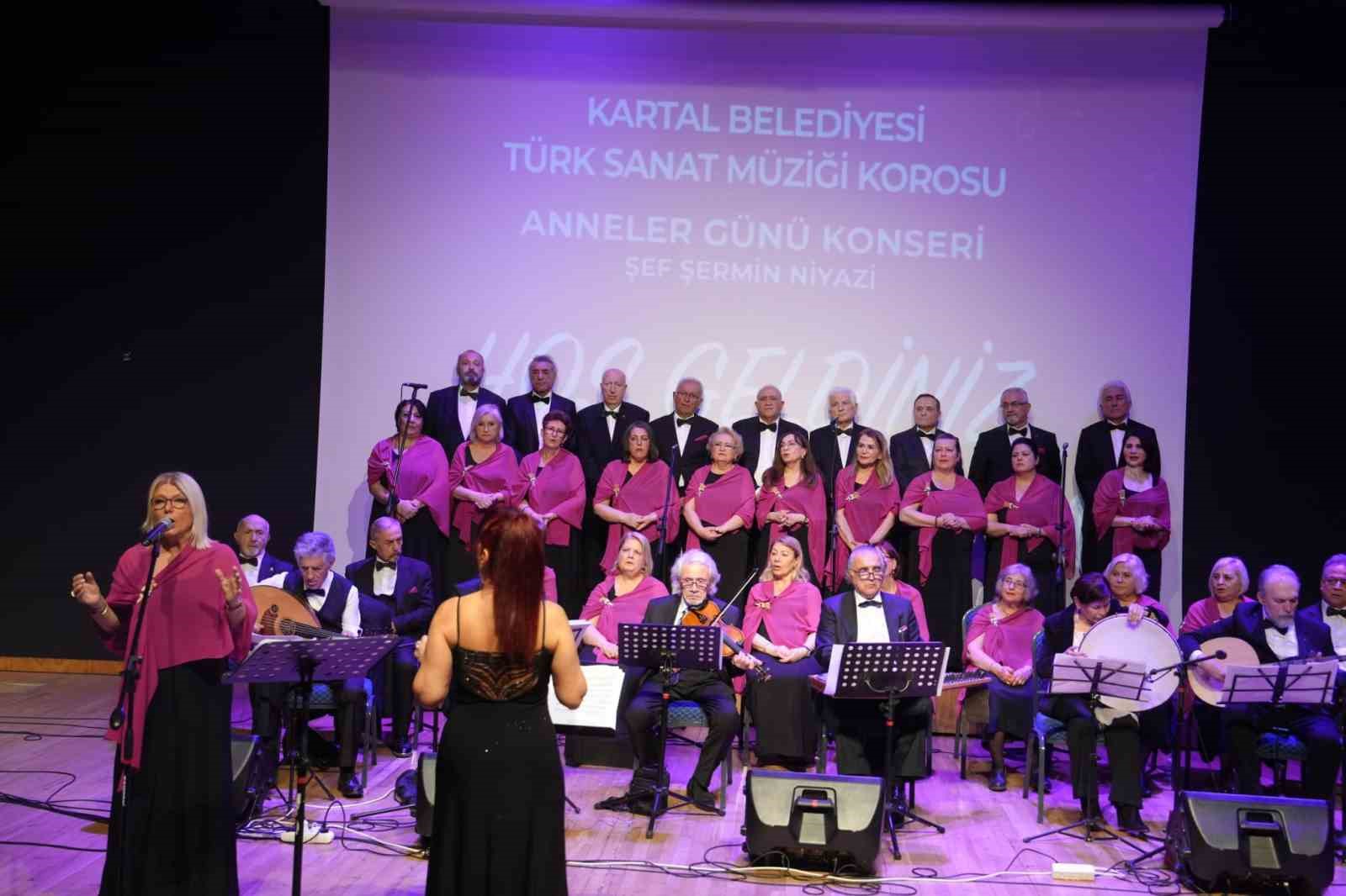 Kartal&rsquo;da Anneler G&uuml;n&uuml; coşkusu: Sevilen eserler anneler i&ccedil;in seslendirildi
