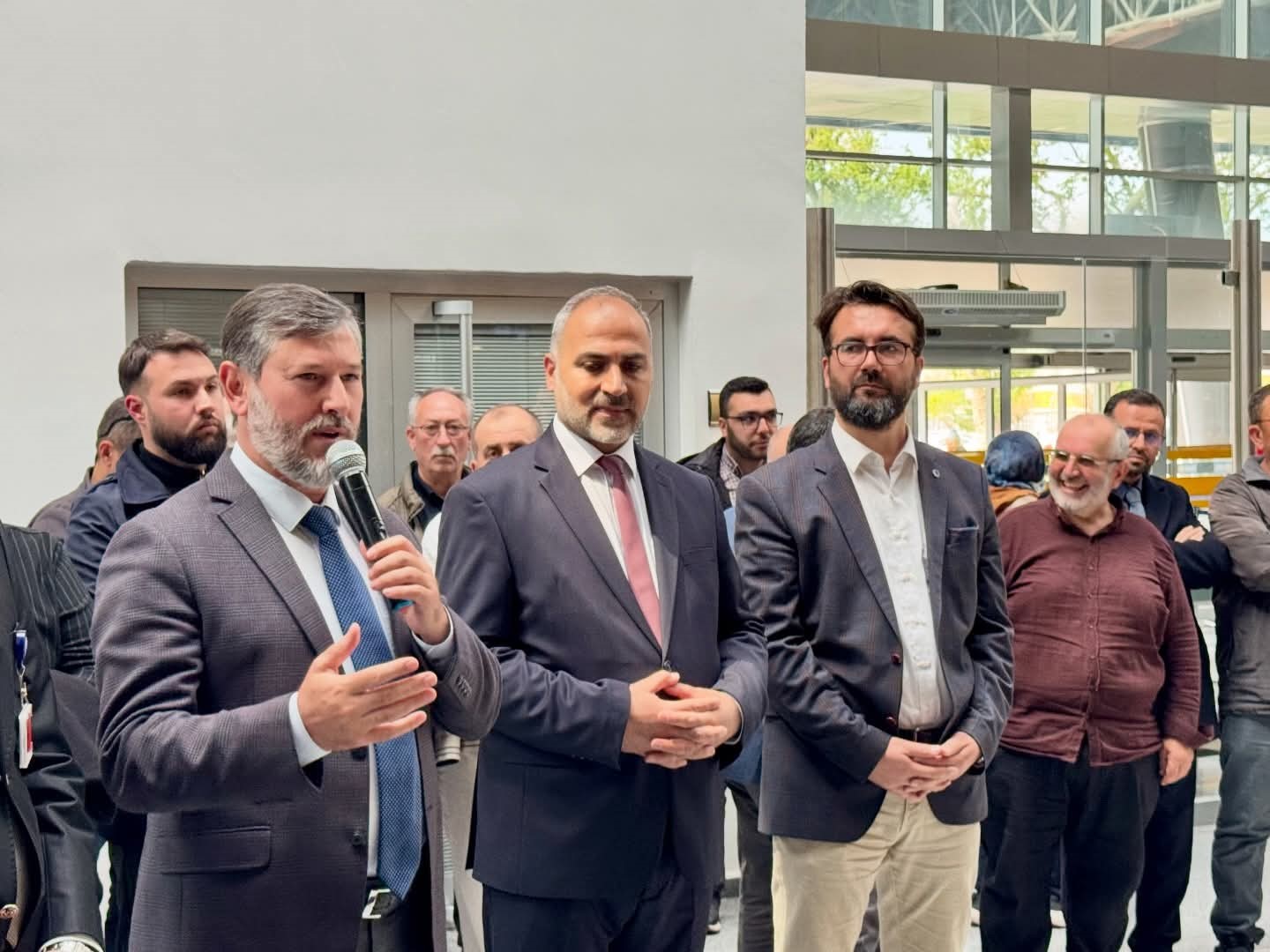 Hacı adayları &Ccedil;anakkale&rsquo;den kutsal topraklara uğurlandı
