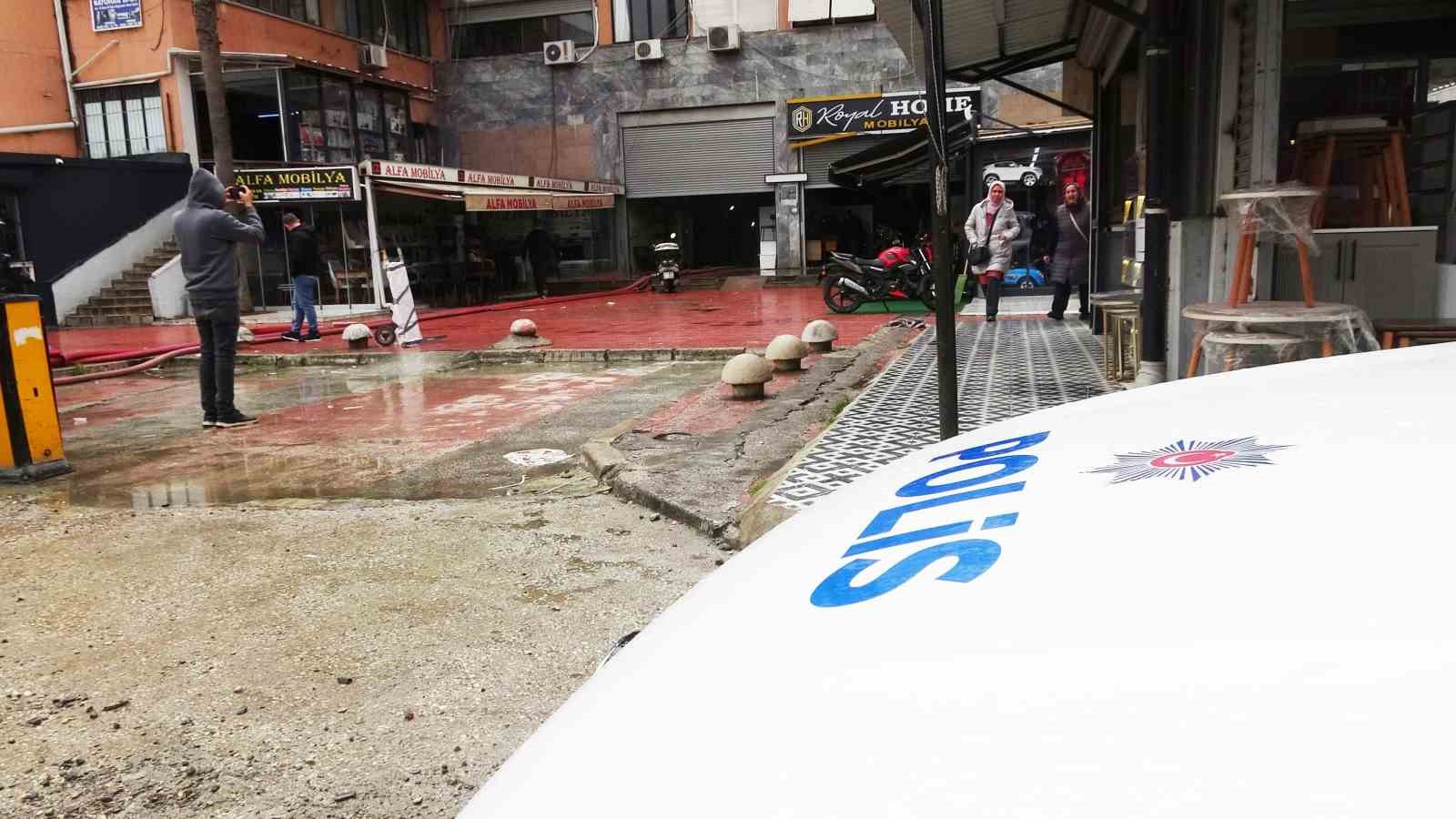 İş yerinde kanlı saldırı: Başından ve g&ouml;ğs&uuml;nden vuruldu
