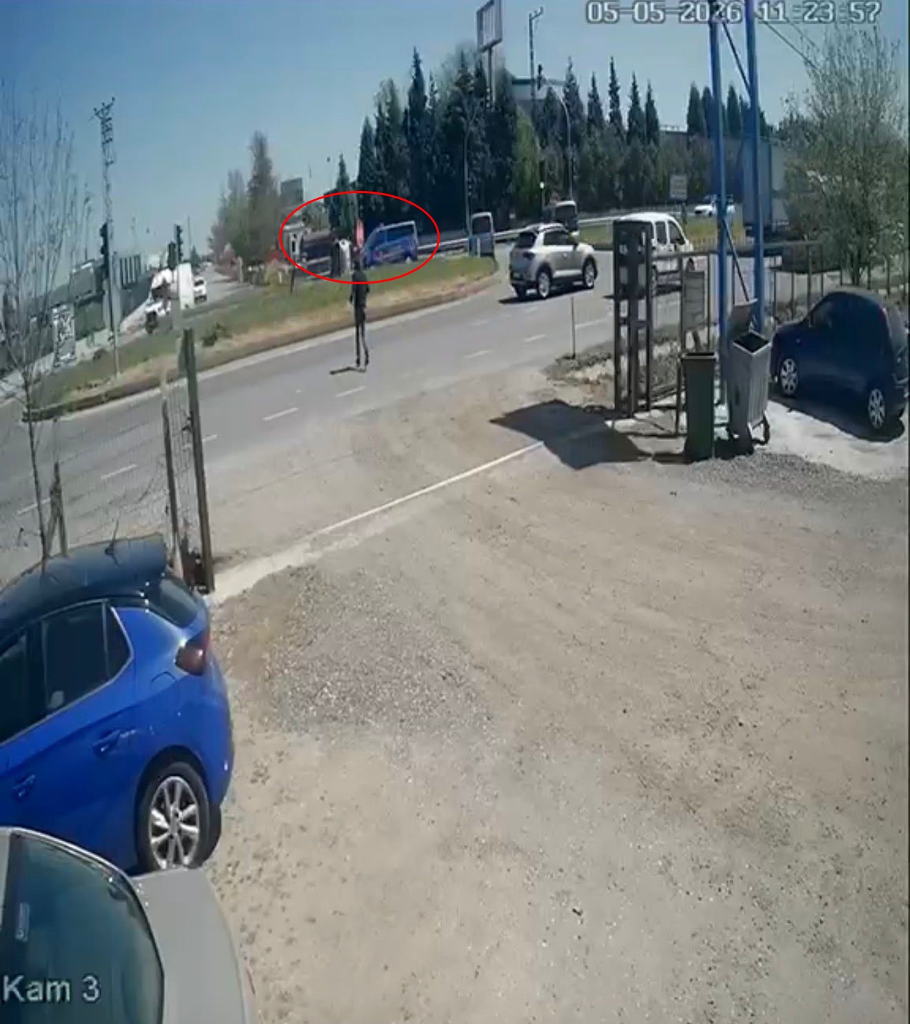 L&uuml;leburgaz&rsquo;da jandarma aracıyla &ccedil;arpışan panelvan takla attı: 1 yaralı

