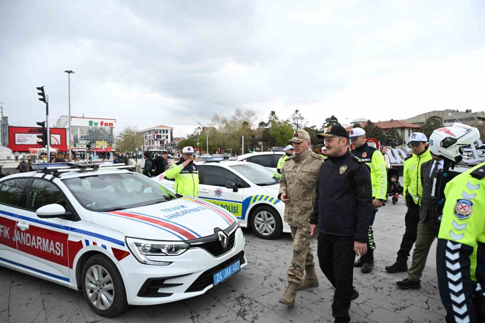Erzincan&rsquo;da Trafik G&uuml;venliği Haftası kapsamında bilin&ccedil;lendirme etkinliği
