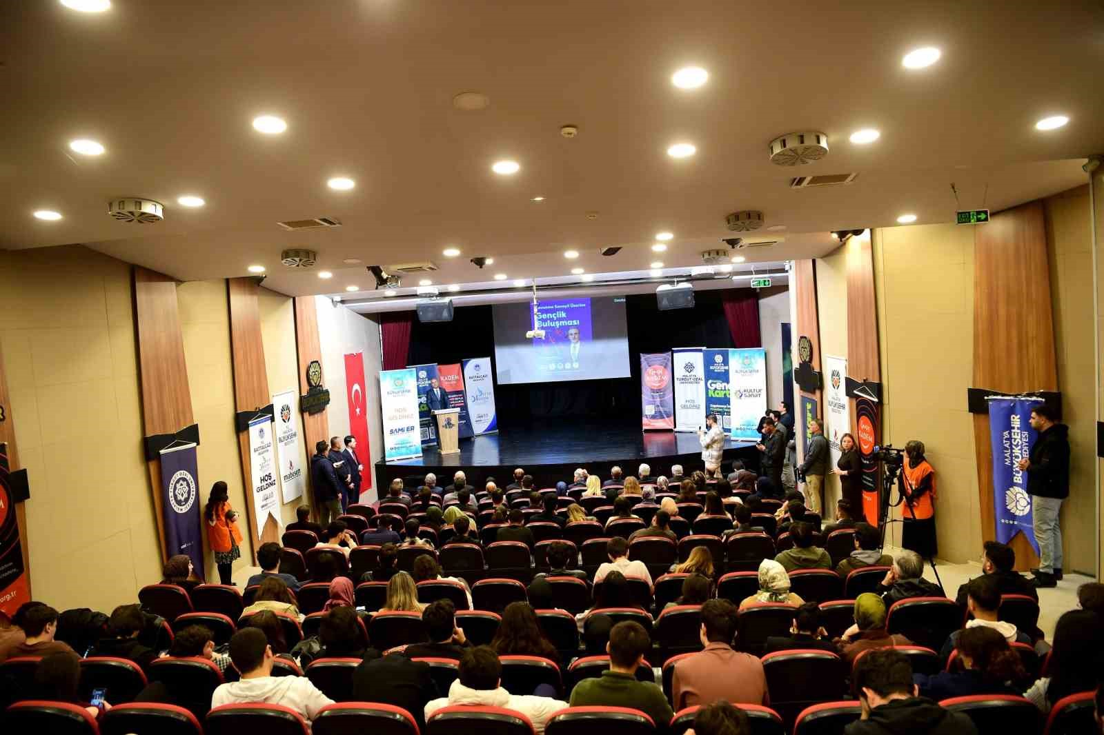 Başkan Er: "Gen&ccedil;lere y&ouml;nelik ciddi yatırımlarımız devam ediyor"
