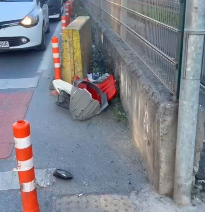 Gaziosmanpaşa&rsquo;da tramvay ile motosiklet &ccedil;arpıştı: 1 ağır yaralı

