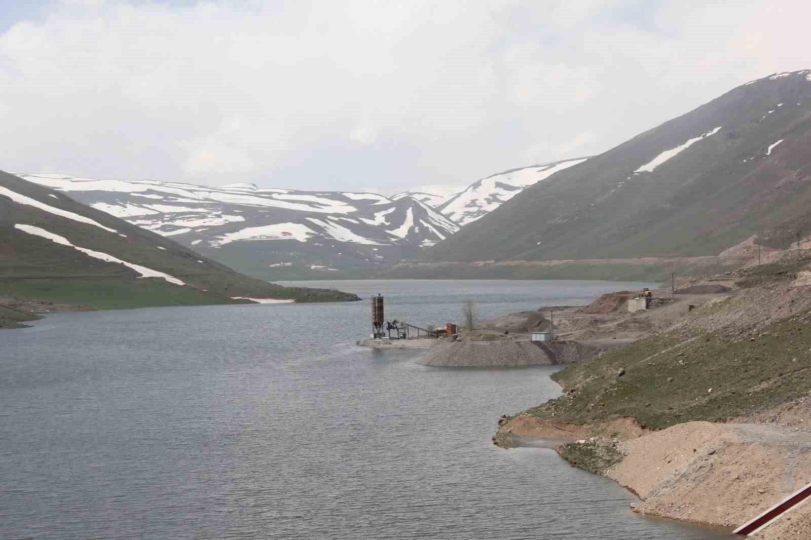 Su tutmaya başlayan Ünlendi Barajı çevresindeki köyler için 6 kilometrelik yeni yol yapılacak