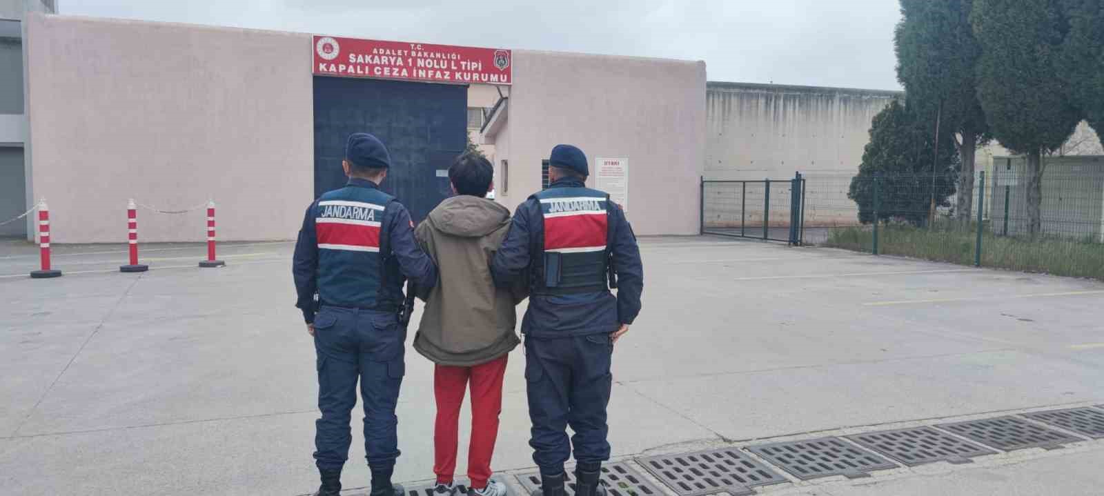 Sakarya&rsquo;da 4 il&ccedil;ede uyuşturucu operasyonu: 1 milyonluk kokain ele ge&ccedil;irildi
