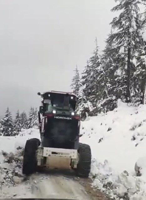 Kar kalınlığı 1 metreye ulaştı, mahsur kalan vatandaş kurtarıldı
