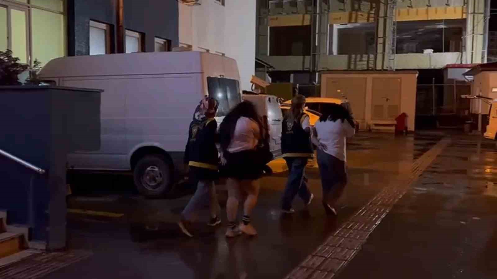 İskenderun&rsquo;da g&uuml;n&uuml;birlik apartlara fuhuş operasyonu: 3 g&ouml;zaltı
