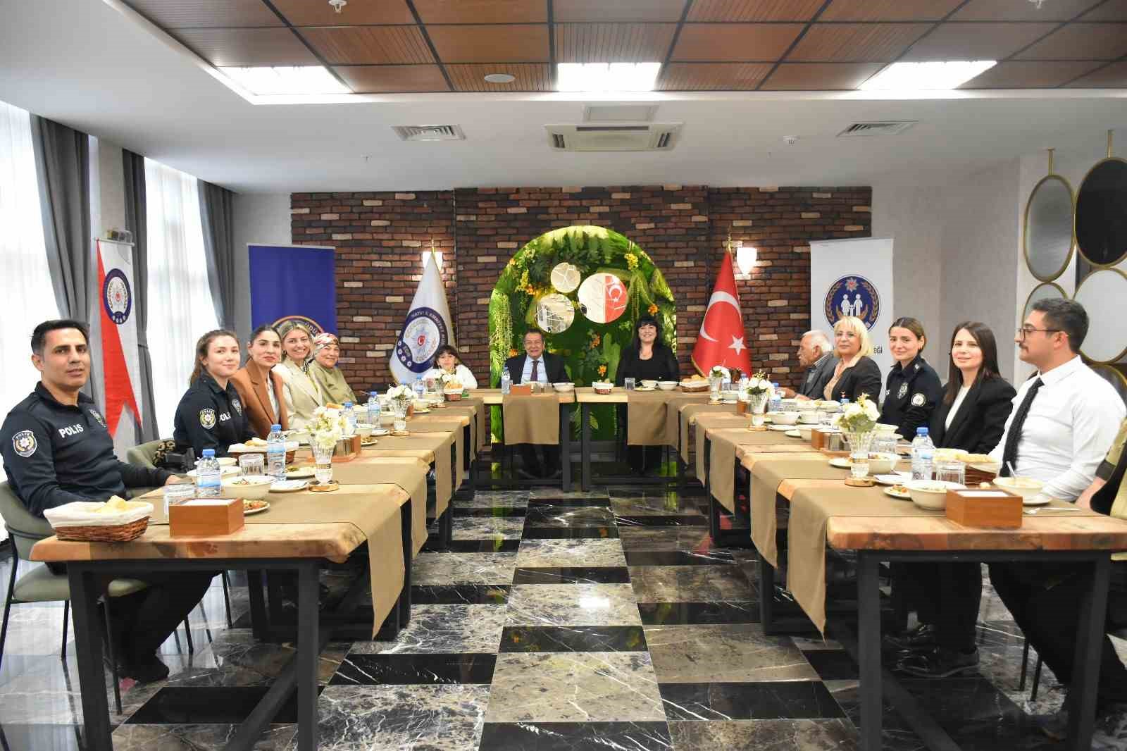 Şehit kızı polis teşkilatına gurur yaşattı
