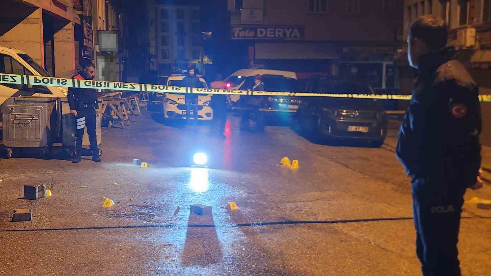 Sevgilisinden ayrılıp alkol alan şahıs etrafa rastgele ateş etti

