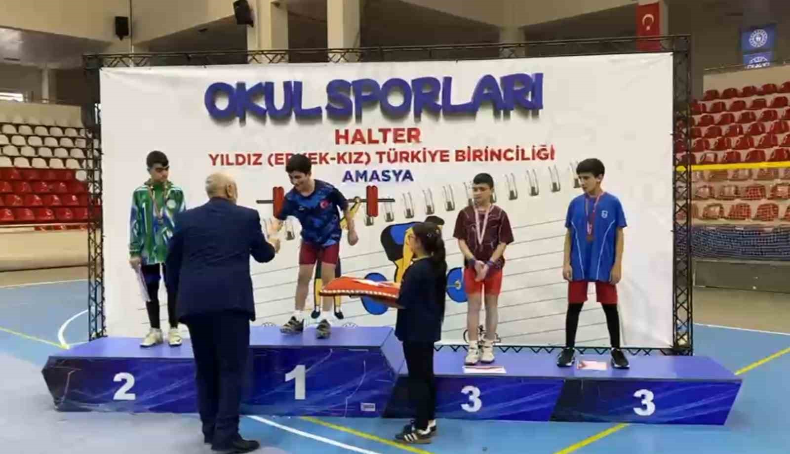 Ağrılı öğrenci Osman Oğur, halterde Türkiye şampiyonu oldu