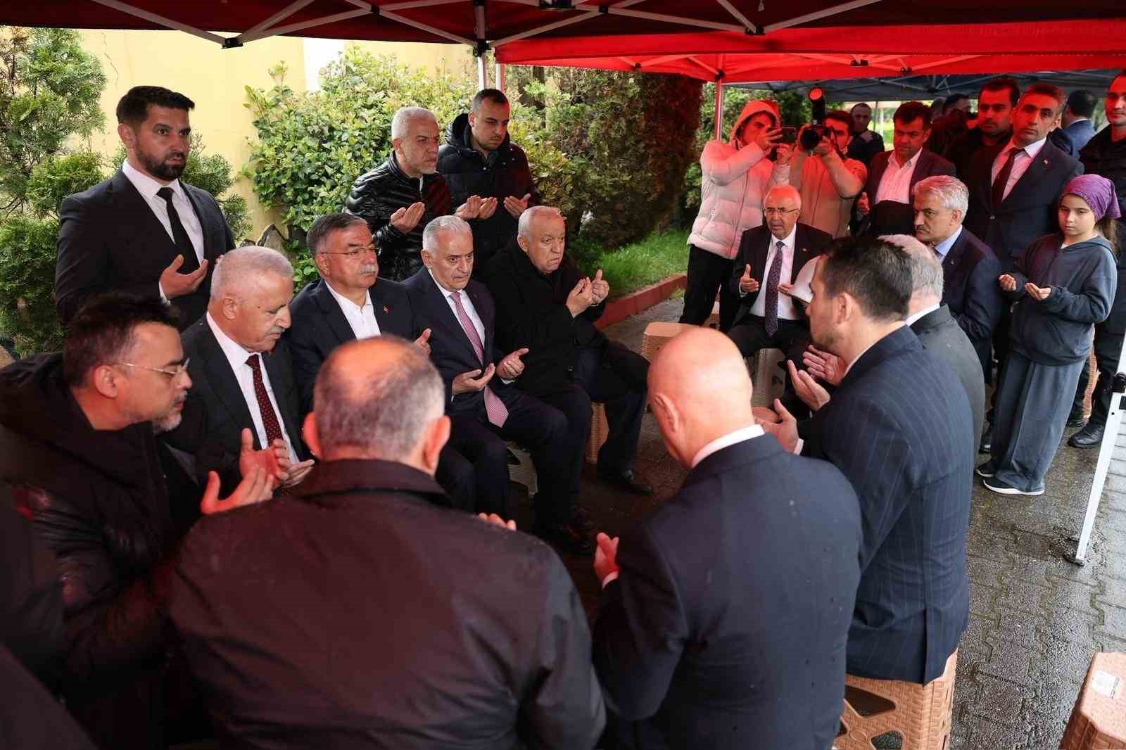 Binali Yıldırım Durmazoğlu ailesine taziyede bulundu
