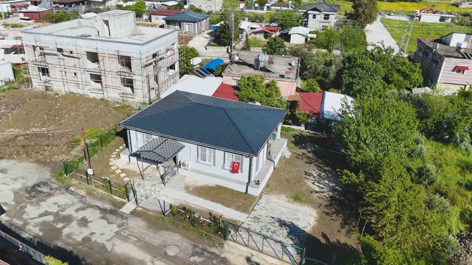 Afetzede aile Antakya Belediyesi&rsquo;nin Yerinde D&ouml;n&uuml;ş&uuml;m Projesi&rsquo;yle yeni yuvasına kavuştu
