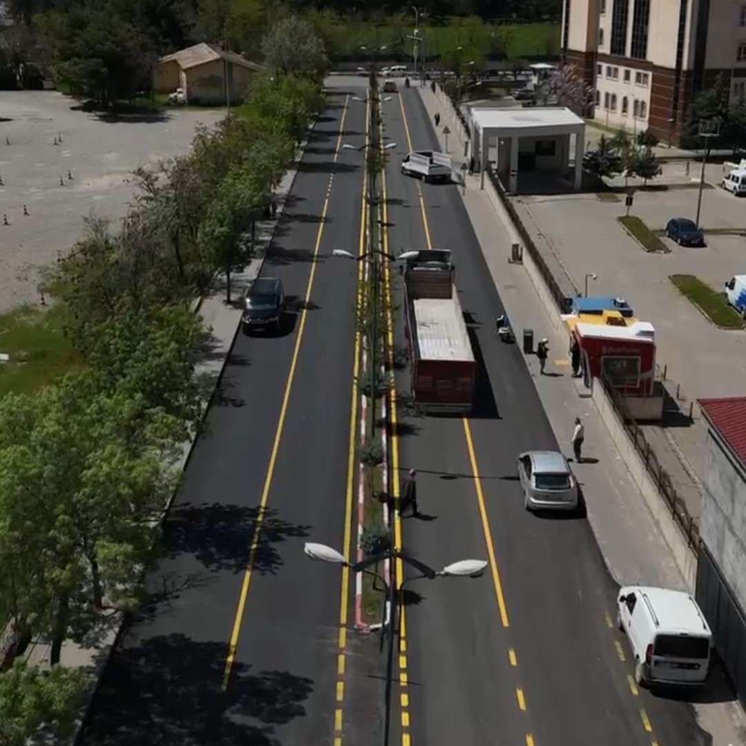 Siirt&rsquo;te yol yenileme &ccedil;alışmaları aralıksız s&uuml;r&uuml;yor
