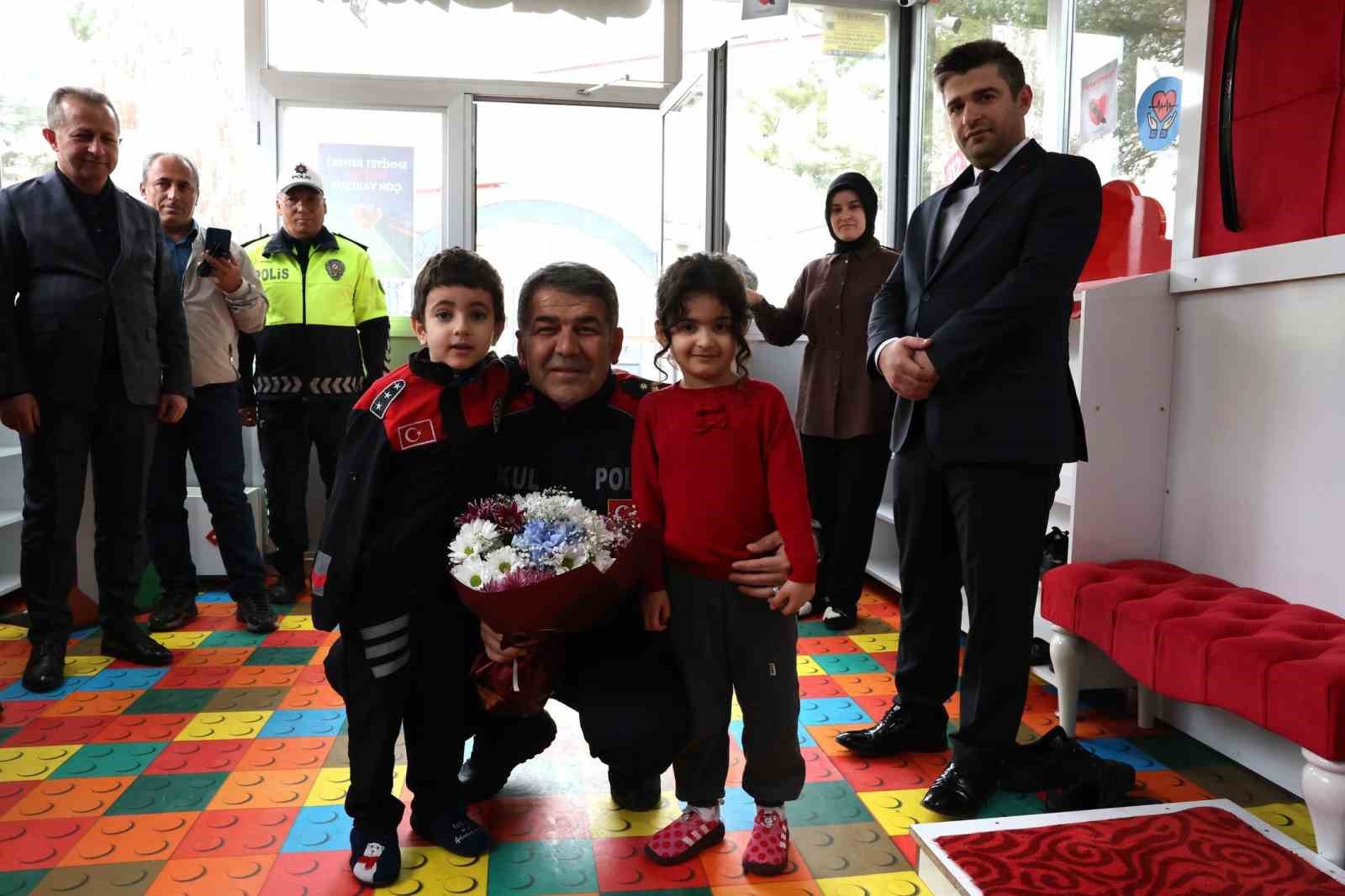 Erzurum’da minik dadaşlardan "Emniyet kemeri" farkındalığı