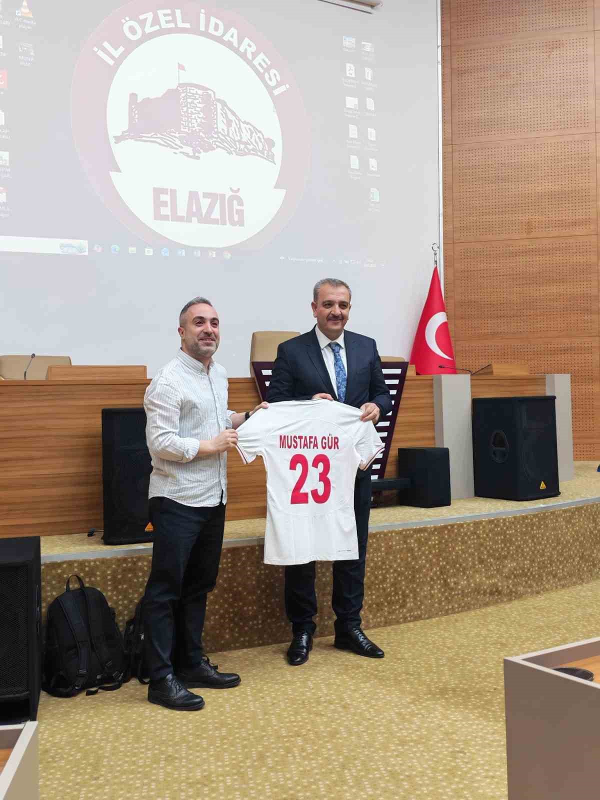 Elazığ&rsquo;da UEFA Kaleci B Antren&ouml;r Eğitim Programı başladı
