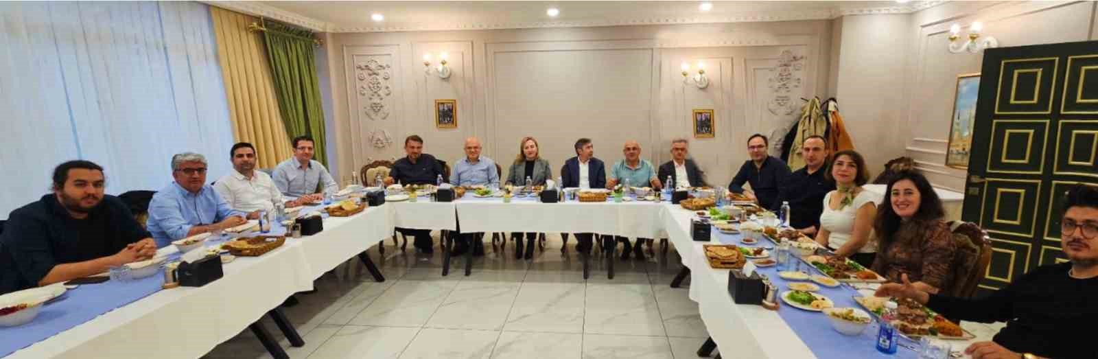 GA&Uuml;N Hastanesi&rsquo;nde tiroid kanserine ekip yaklaşımı
