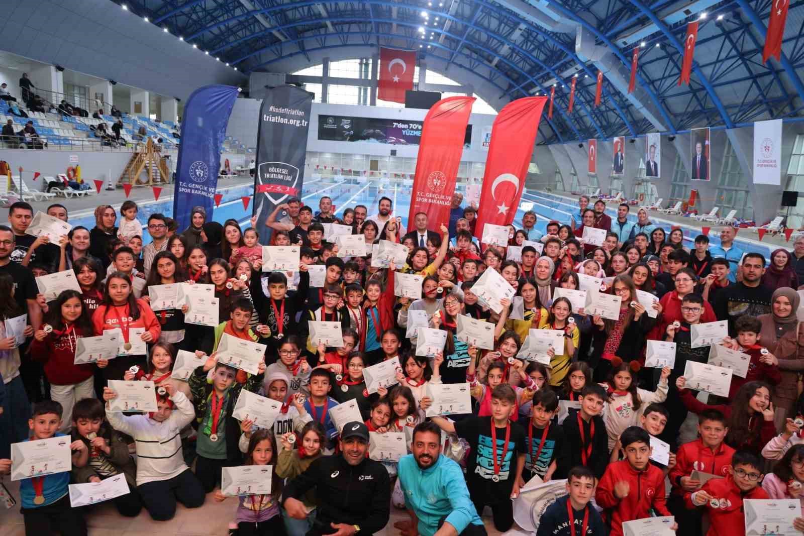 Niğde&rsquo;de aquathlon heyecanı yaşandı: 203 sporcu T&uuml;rkiye Şampiyonası bileti aldı
