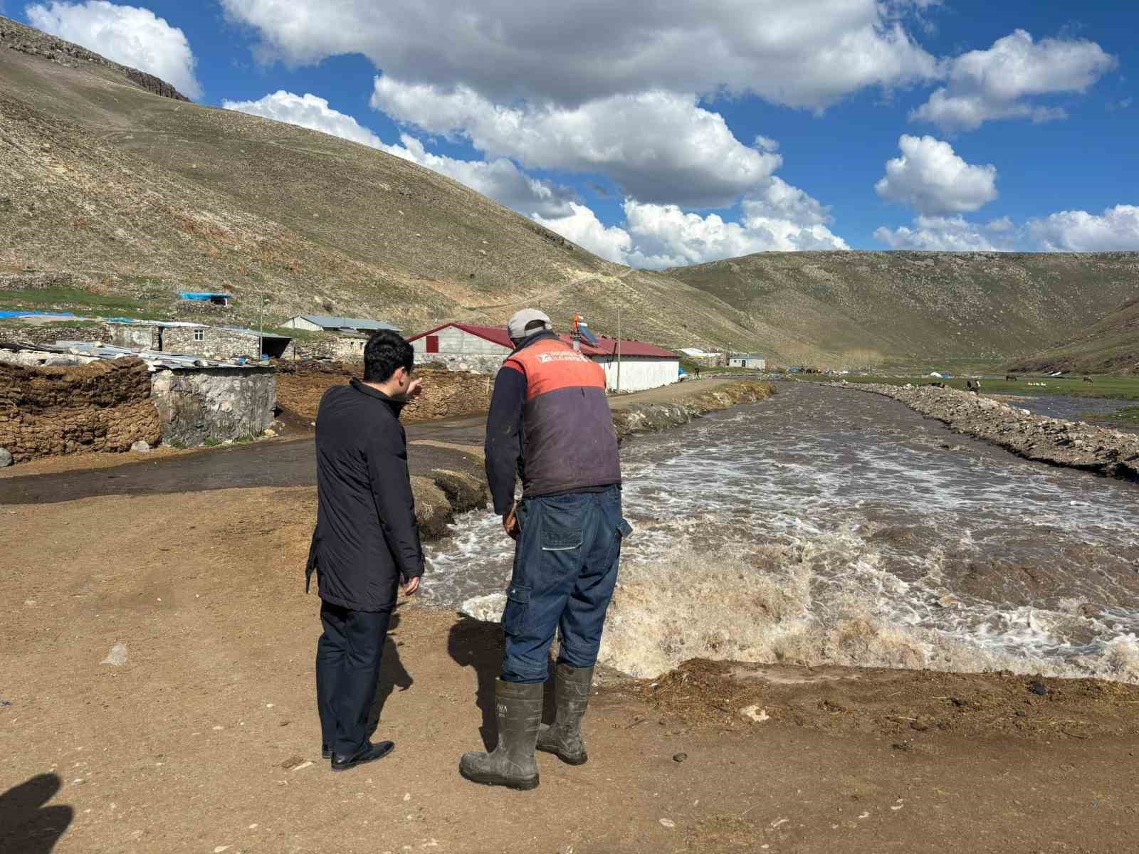 Susuz&rsquo;da taşkın alarmı: Kaymakam Tutal riskli b&ouml;lgelerde inceleme yaptı

