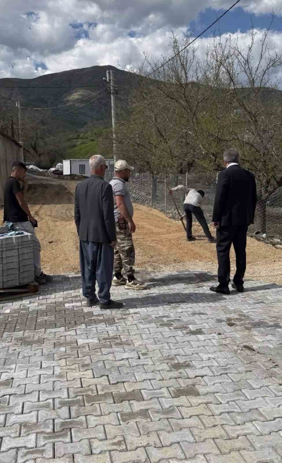 &Ccedil;&uuml;ng&uuml;ş&rsquo;te yol yapım &ccedil;alışmaları devam ediyor
