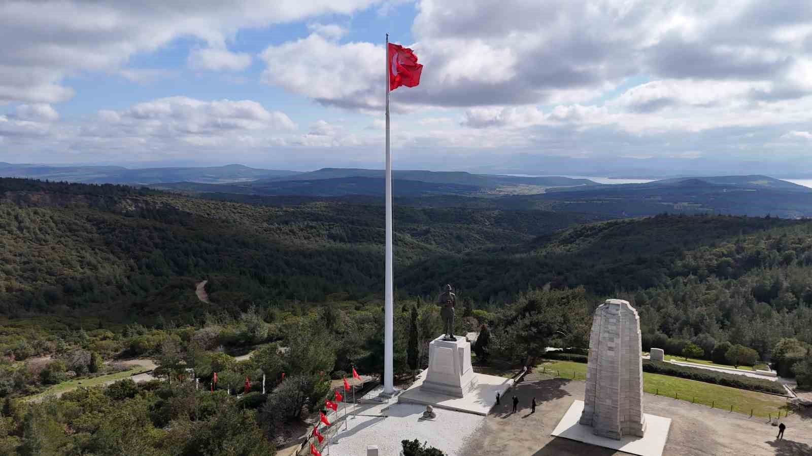 &Ccedil;anakkale Boğazı&rsquo;ndaki bombardımanın en net g&ouml;r&uuml;ld&uuml;ğ&uuml; Baykuş iskelesi ve cephe hattı drone ile g&ouml;r&uuml;nt&uuml;lendi
