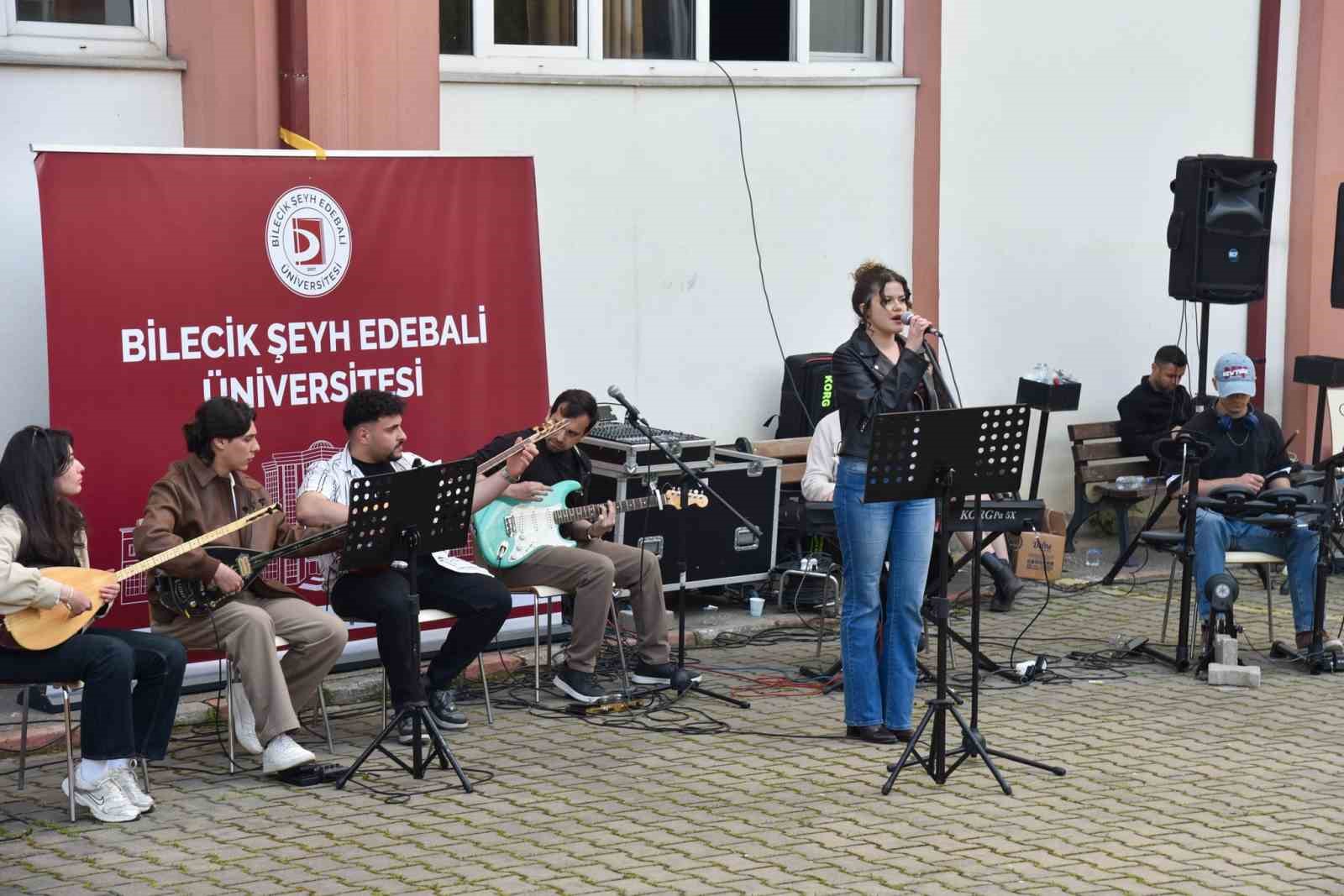 Bilecik’te öğrenciler kampüs konseriyle unutulmaz anlar yaşadı