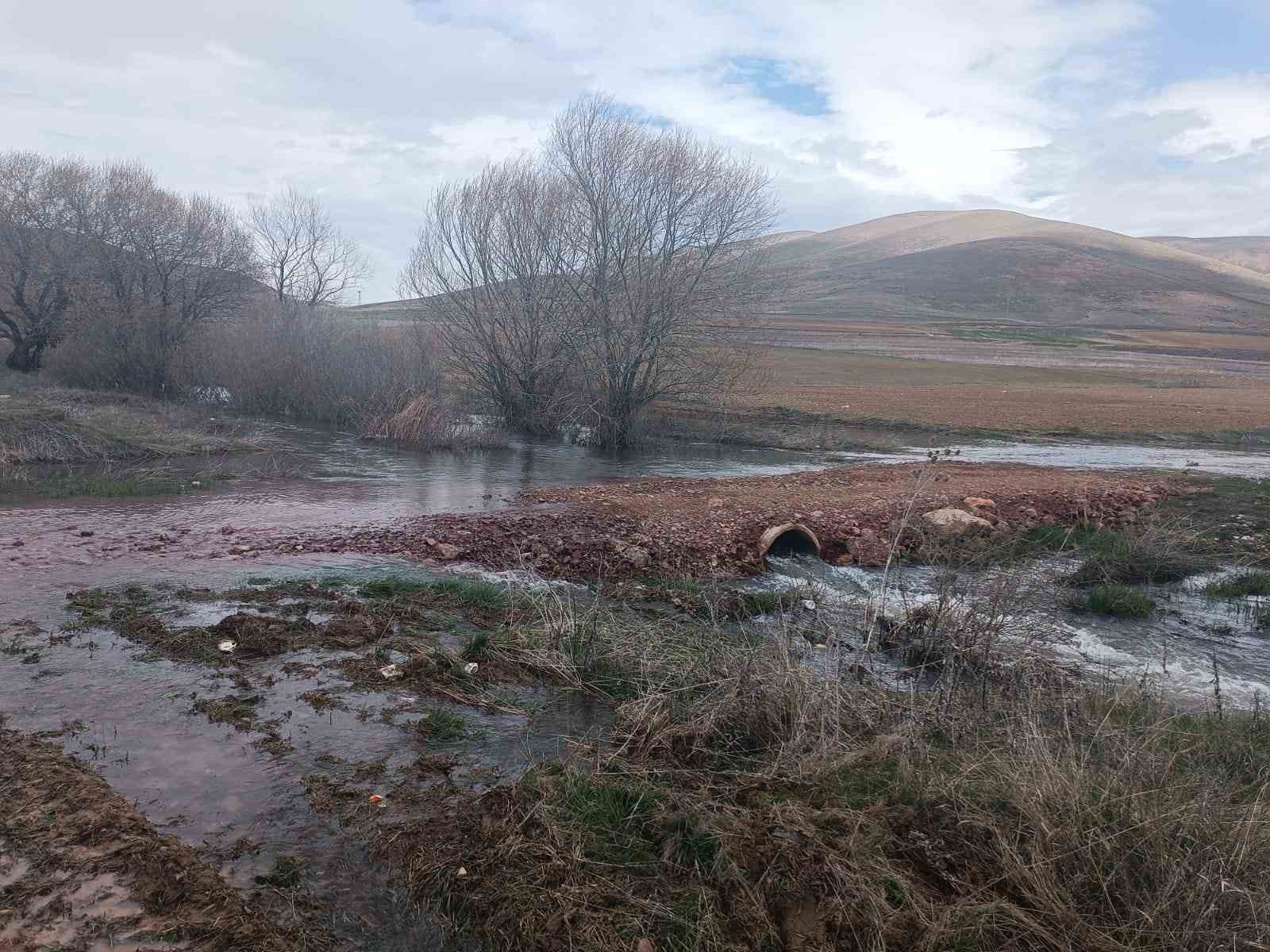 Bayburt&rsquo;ta kar sularına karşı dere yataklarında &ouml;nlem alındı
