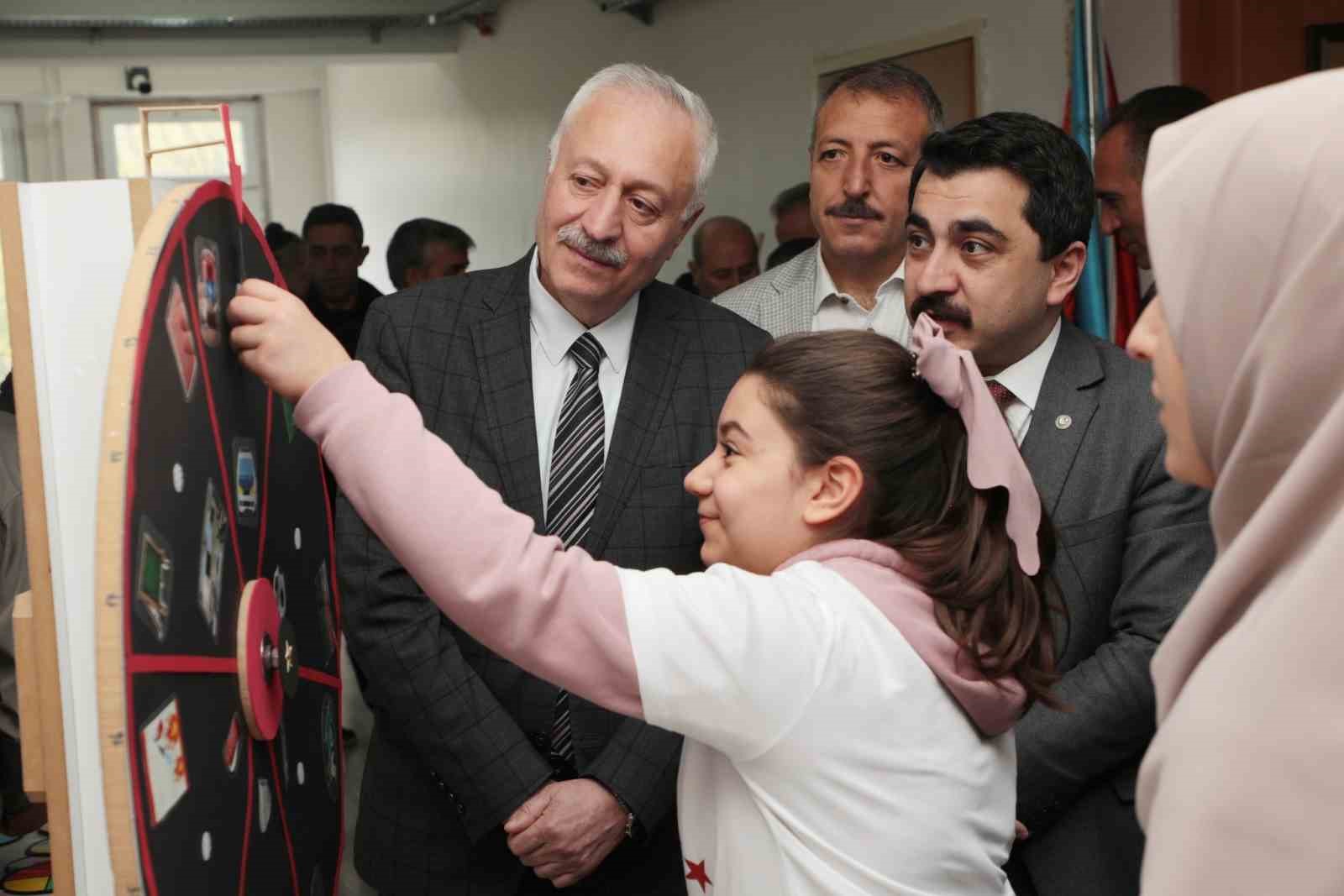 Bayburt&rsquo;ta &ouml;zel &ouml;ğrenciler projelerini fuarda tanıttı
