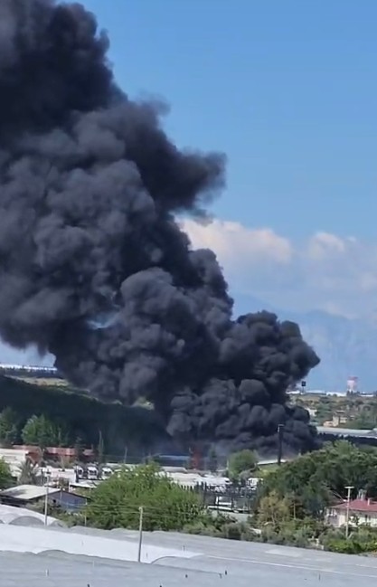 Antalya&rsquo;da depo yangını
