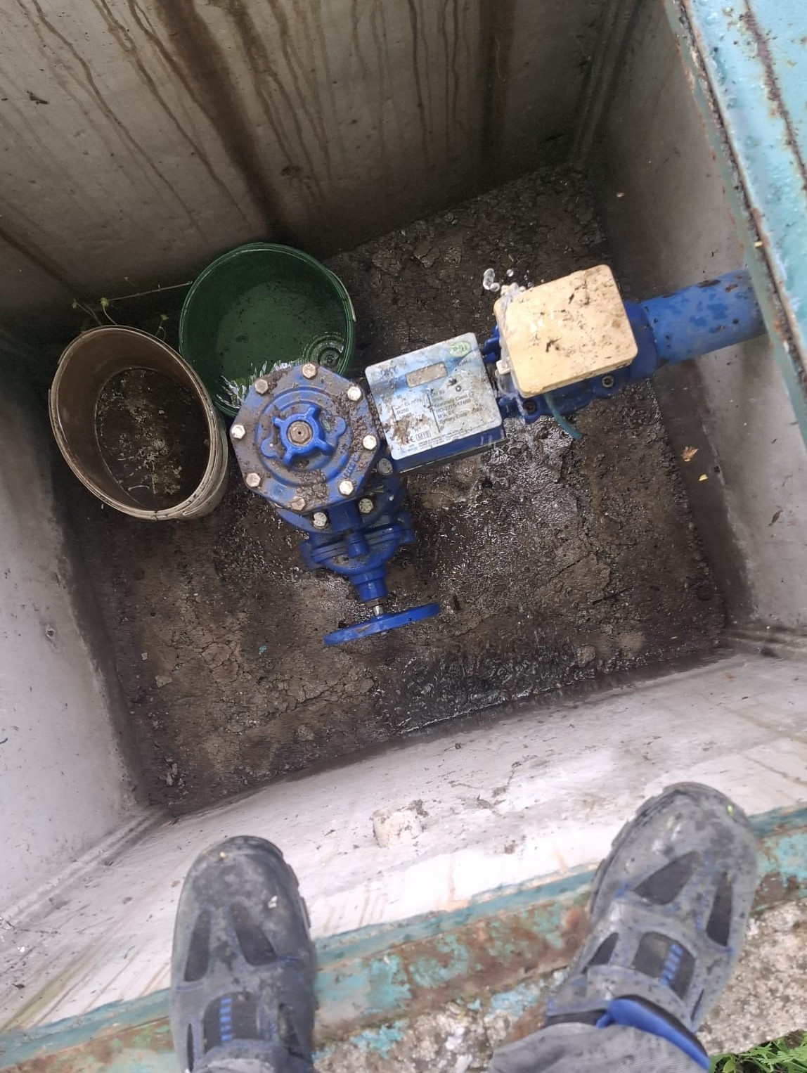 Tarlasından izinsiz ge&ccedil;irildiğini iddia ettiği sulama hattına yeniden zarar verdi
