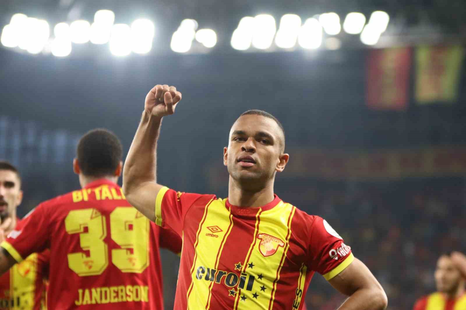 G&ouml;ztepe&rsquo;de Juan&rsquo;ın y&uuml;kselişi s&uuml;r&uuml;yor
