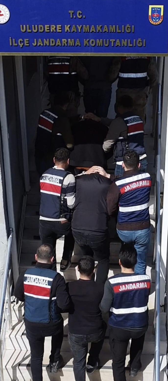 Şırnak&rsquo;ta jandarmadan uyuşturucu operasyonu: 99 g&ouml;zaltı
