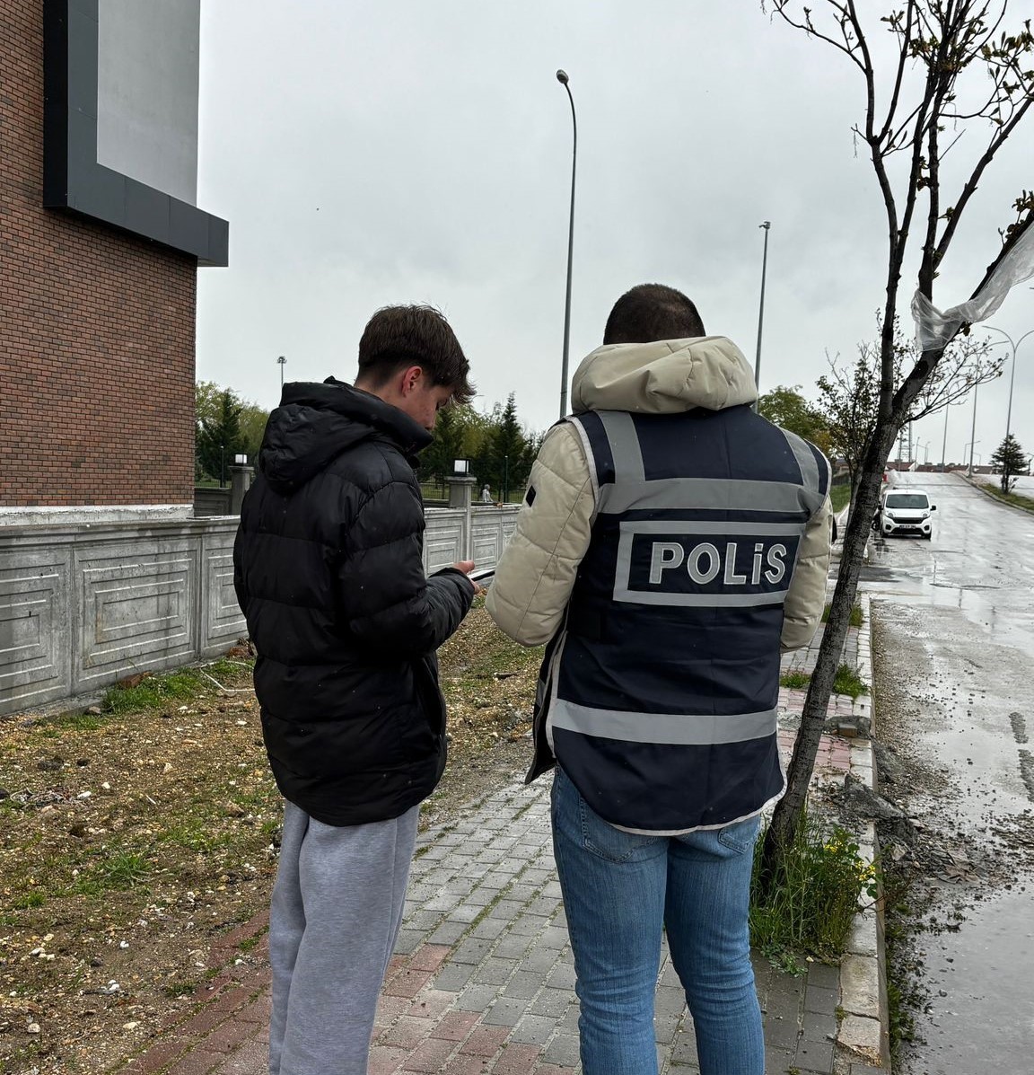 Polisten &ouml;ğrencilerin yoğun olarak bulunduğu b&ouml;lgelerde denetim
