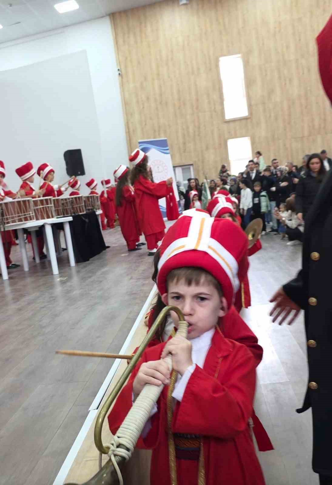 Minik ellerden dev g&ouml;steri
