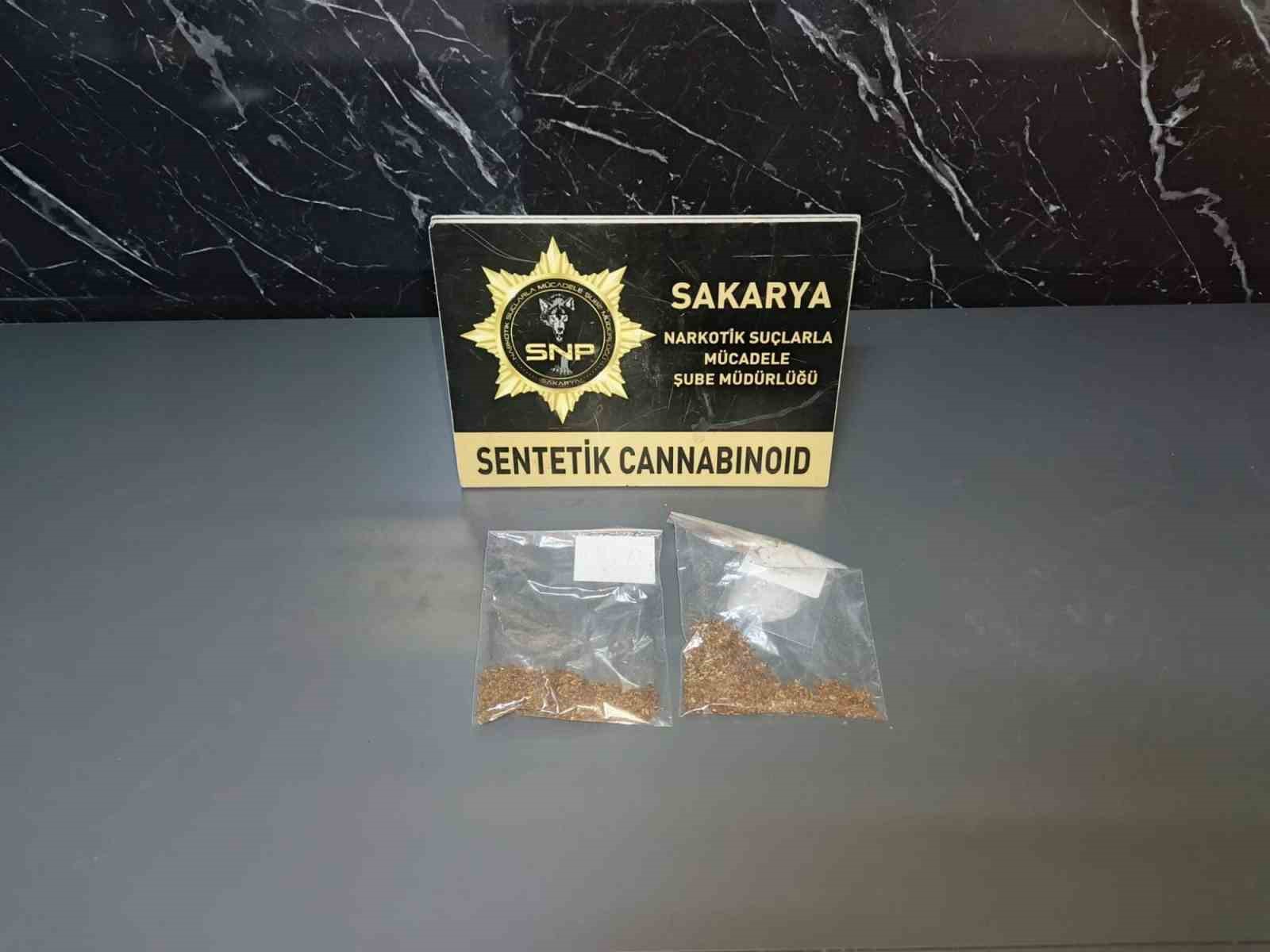 Sakarya&rsquo;da uyuşturucu operasyonunda yakalanan 2 ş&uuml;pheli tutuklandı
