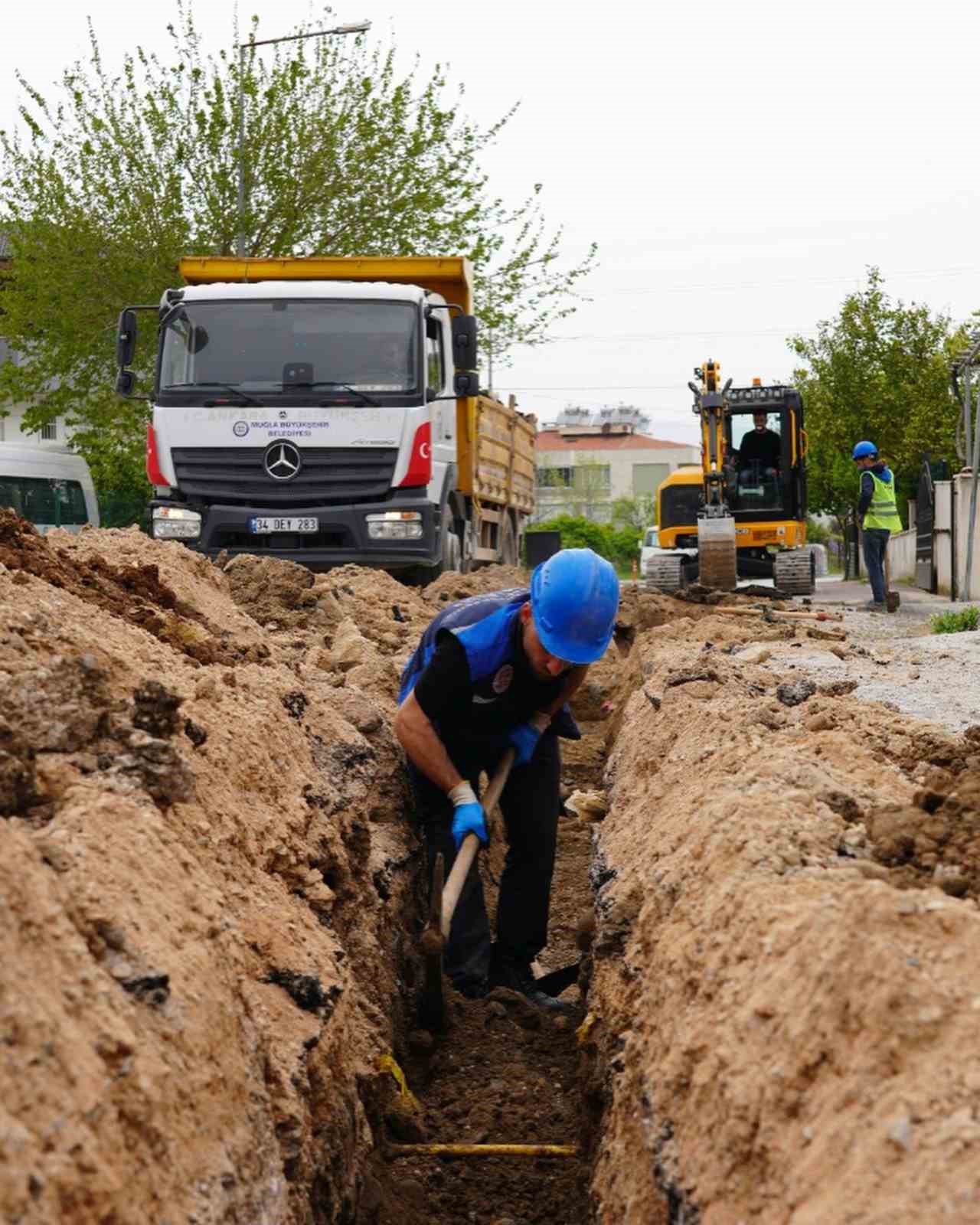 Milas&rsquo;ta &ouml;mr&uuml;n&uuml; tamamlayan su isale hatları değiştiriliyor
