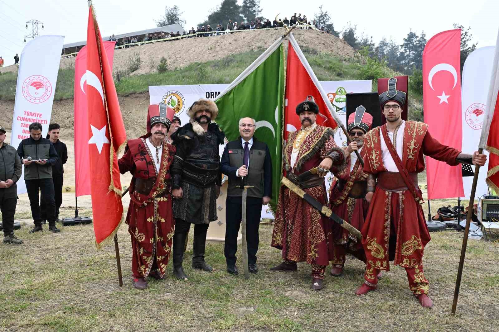Ateş savaş&ccedil;ıları dayanıklılık ve h&uuml;nerlerini sahada g&ouml;sterdi
