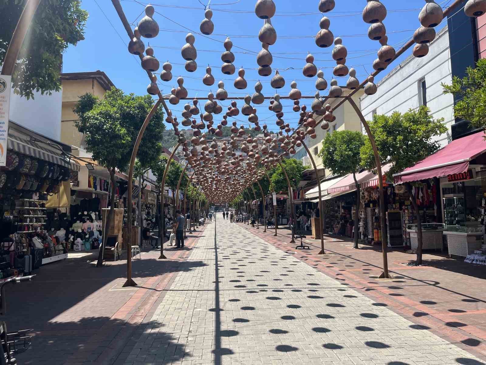 Alanya&rsquo;da tartışma kanlı bitti: 1 yaralı
