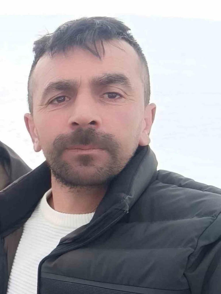 Artvin&rsquo;de 4 ay sonra &ccedil;ığ altından &ccedil;ıkartılan B&uuml;lent Gezer son yolculuğuna uğurlandı
