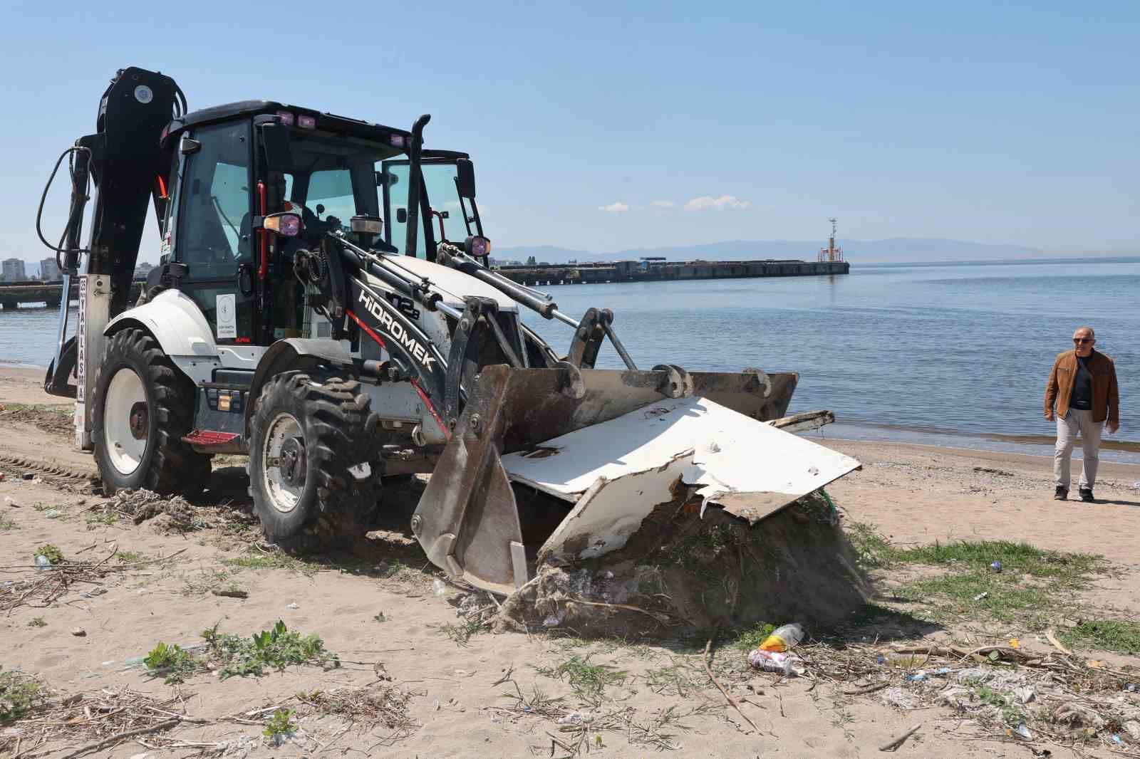 Sahili temizlemeye indiler, g&ouml;rd&uuml;kleri manzara acı tabloyu &ouml;zetledi
