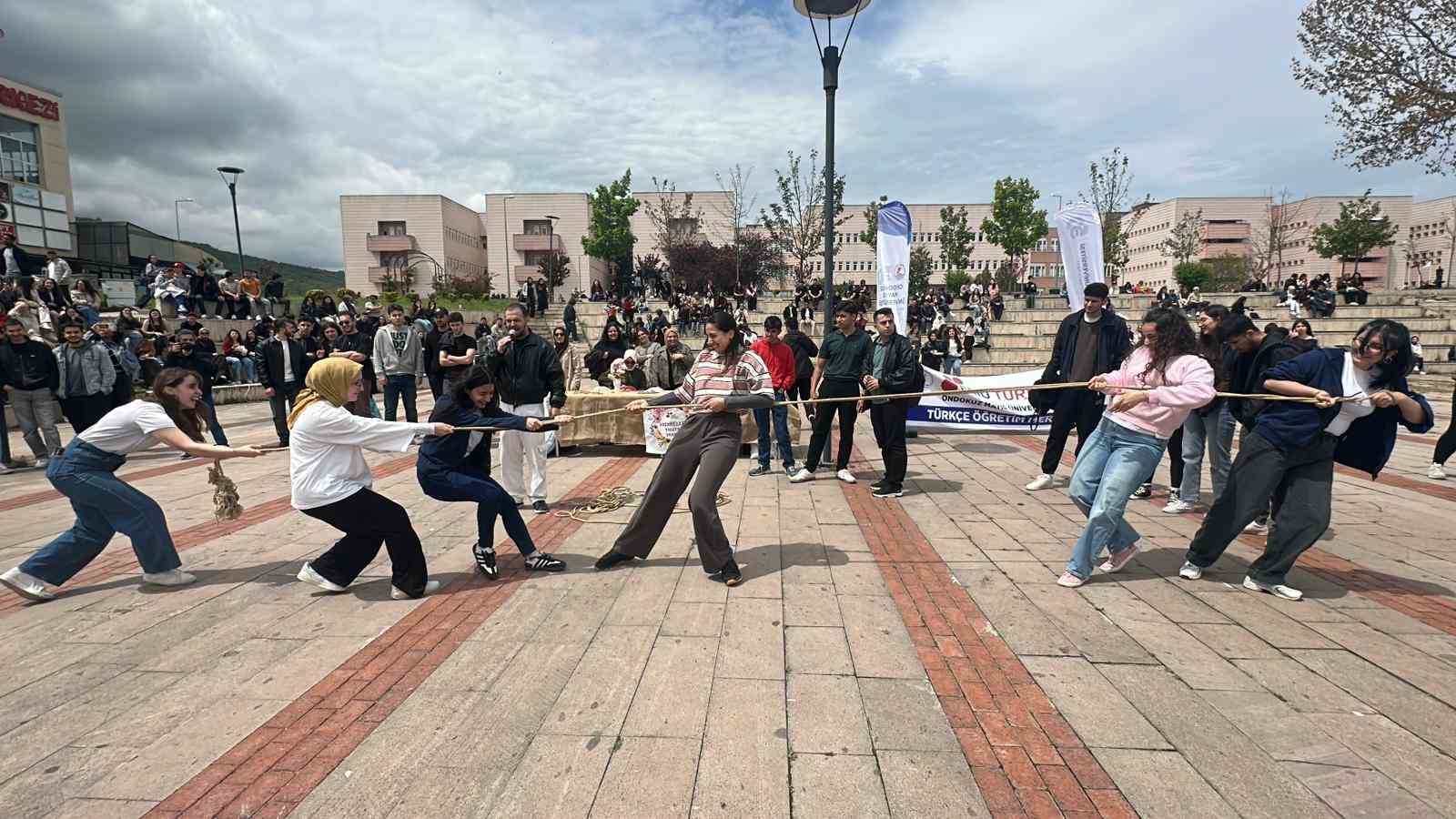 &Uuml;niversite &ouml;ğrencilerinin Hıdırellez coşkusu
