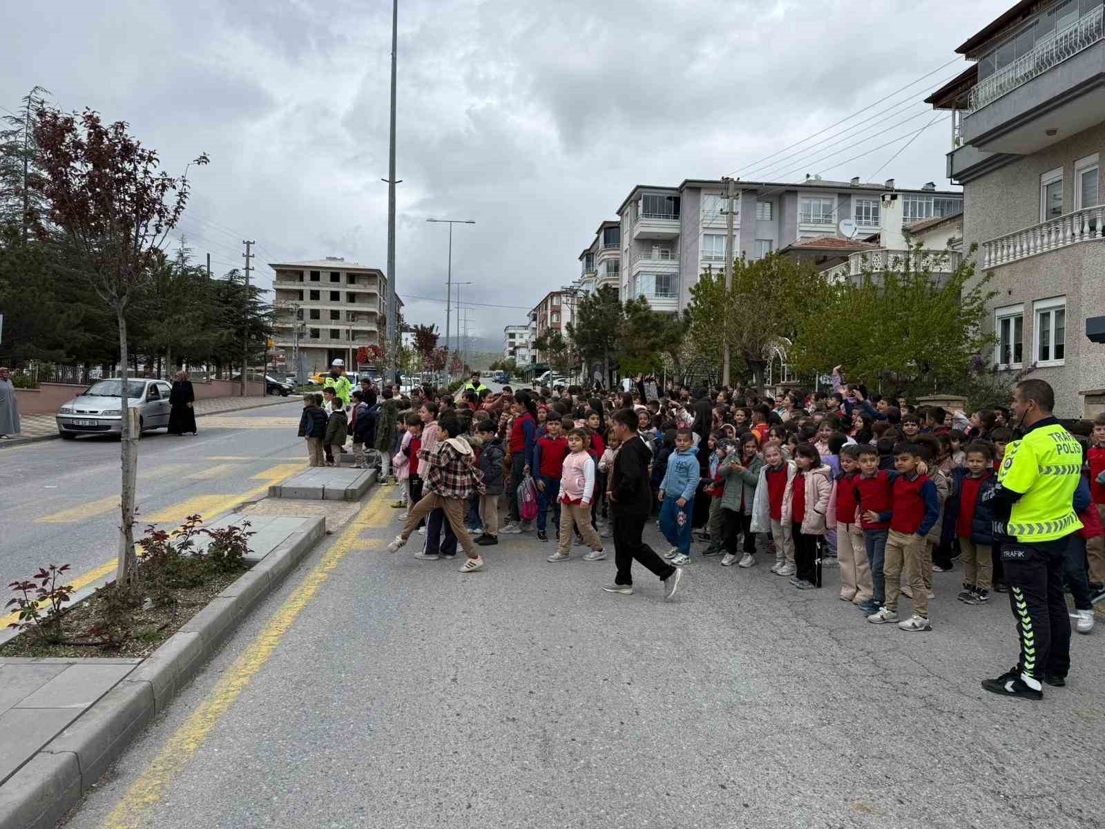 Develi&rsquo;de &ccedil;ocuklara trafik eğitimi
