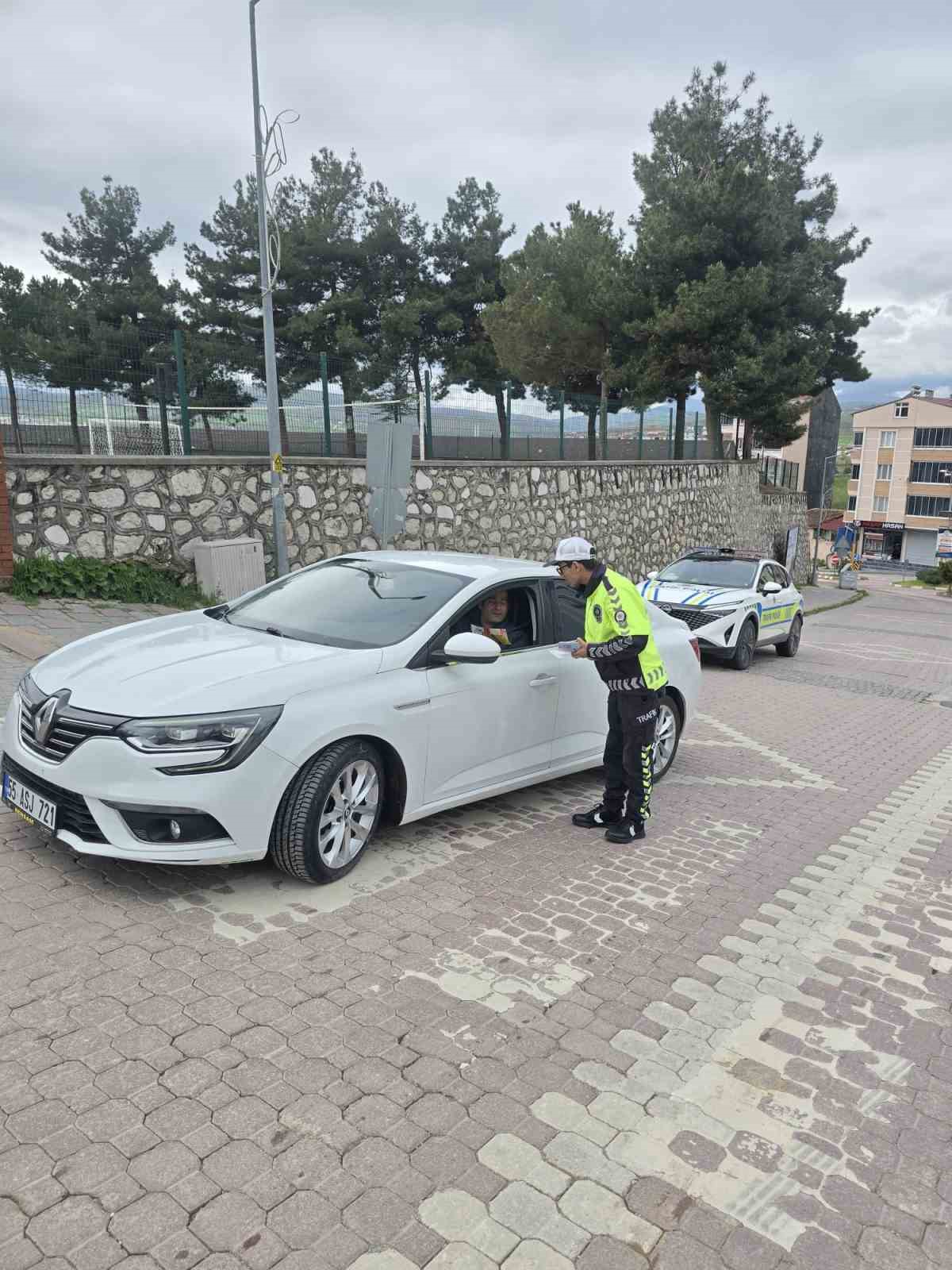 Kavak&rsquo;ta trafik ekiplerinden bilin&ccedil;lendirme &ccedil;alışması
